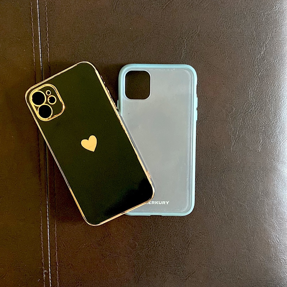 Selling 2 iPhone 11 phone cases brand new